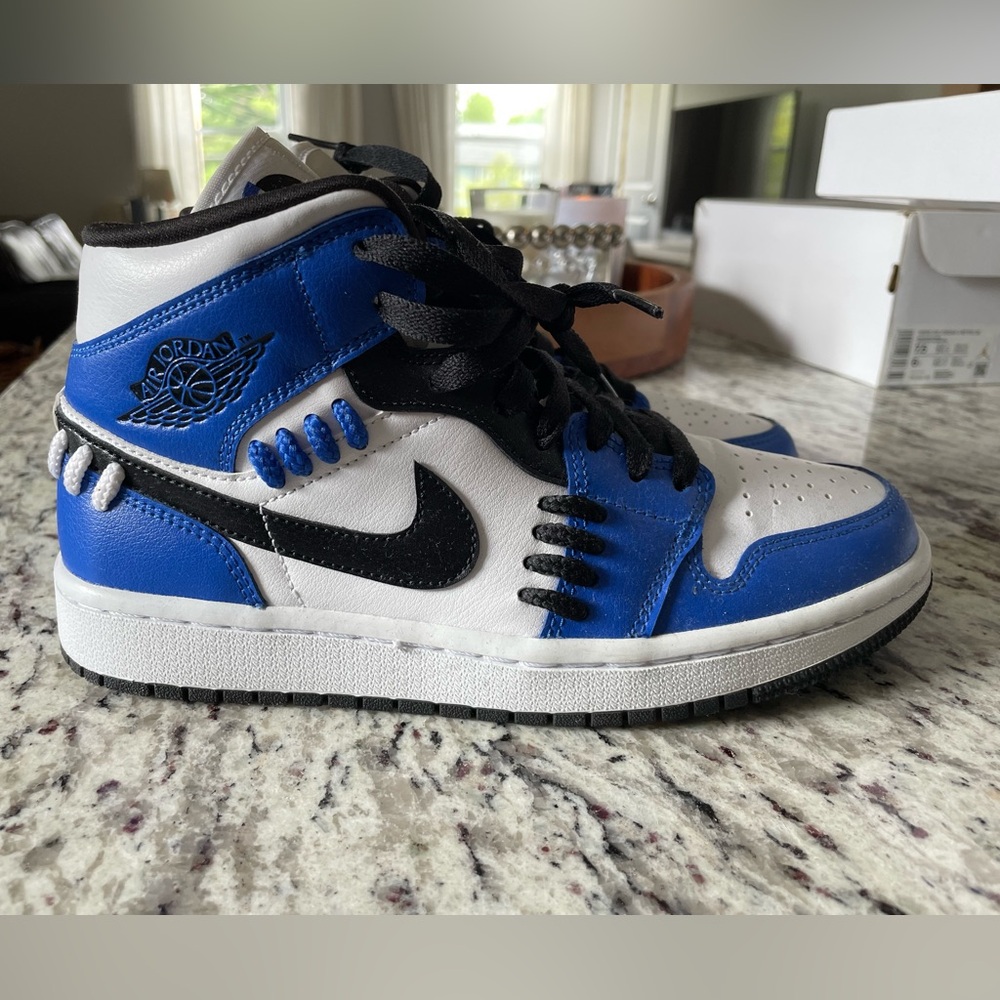 Air Jordan 1 Mid ‘Sisterhood’